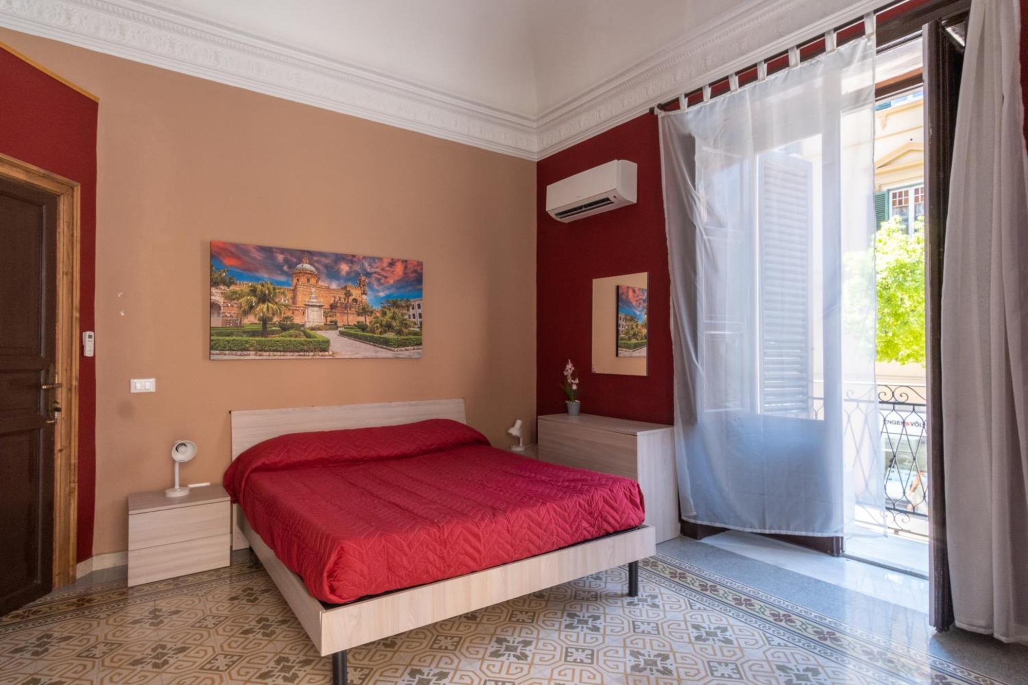 Corner Rome 433 — Photos 3